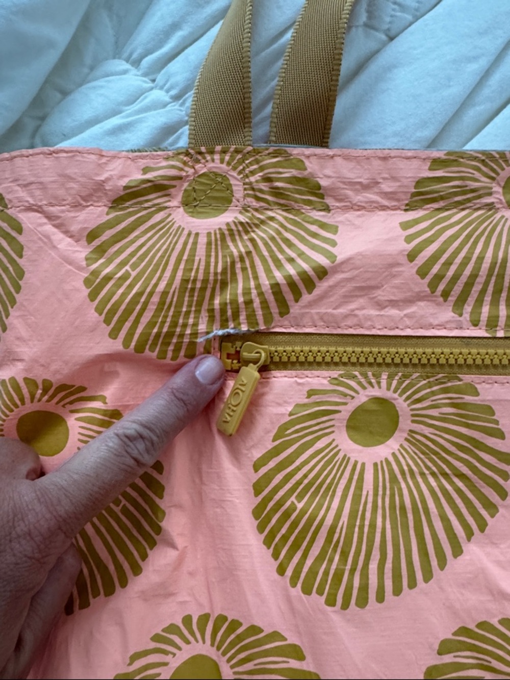 ALOHA Collection Big Show Opihi Dot Tote - Picture 3 of 7